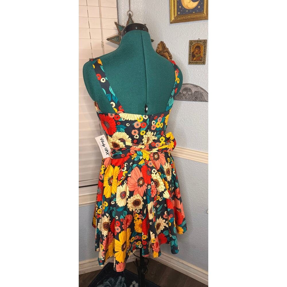 Retro style fit and flare dress - Picture 5 of 8